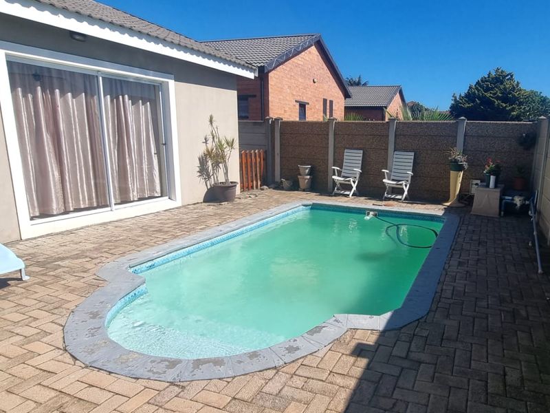 Spacious Ground Floor Apartment with Pool Access – to let in Central Jeffreys Bay - Photo 8