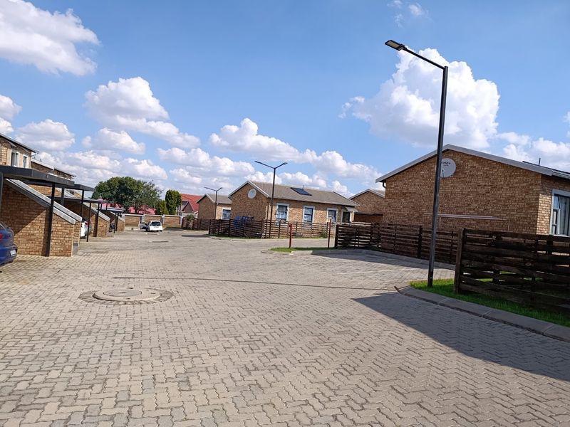 A1 BEDROOM APARTMENT FOR RENT IN GROBLER PARK ROODEPOORT  - Photo 4