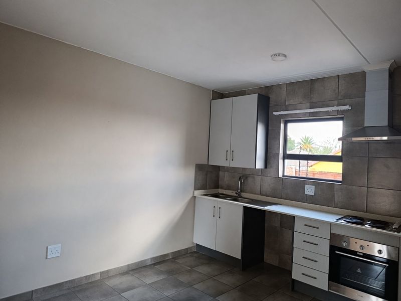 A1 BEDROOM APARTMENT FOR RENT IN GROBLER PARK ROODEPOORT  - Photo 9