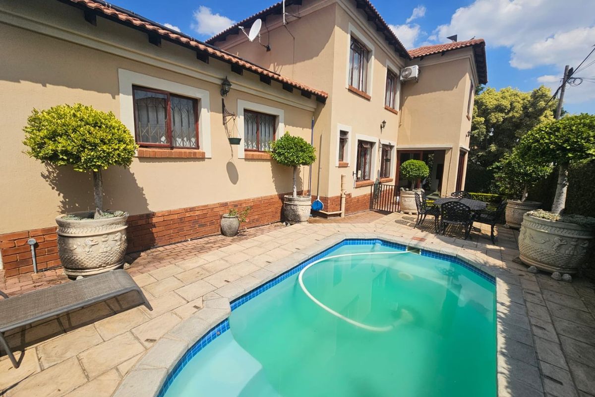 PRIME LOCATION, A DREAM TO COME TRUE!! - Photo 2