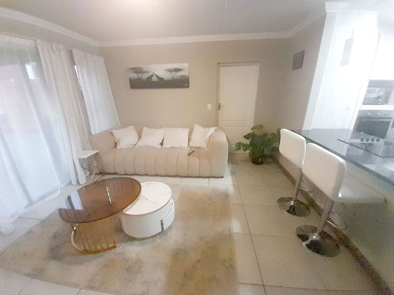 Modern 2-Bedroom Apartment with Dual En-Suites, Secure Estate Living - Photo 7