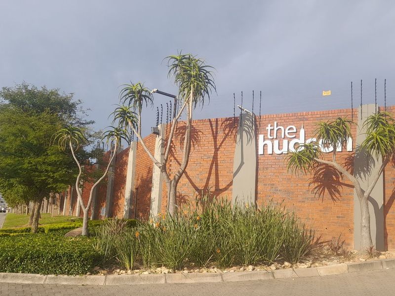 Modern 2-Bedroom Apartment with Dual En-Suites, Secure Estate Living - Photo 6