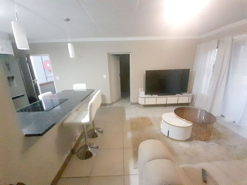 Modern 2-Bedroom Apartment with Dual En-Suites, Secure Estate Living - Photo 8