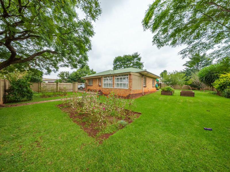 3 Bedroom House For Sale in Edendale  - Photo 2