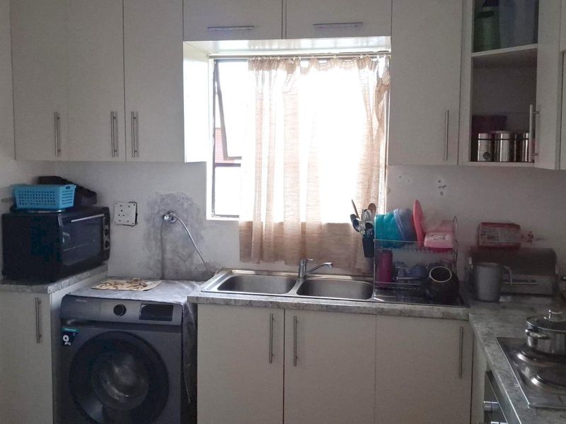 A 3 Bedroom House for Sale in The Orchards - Photo 8