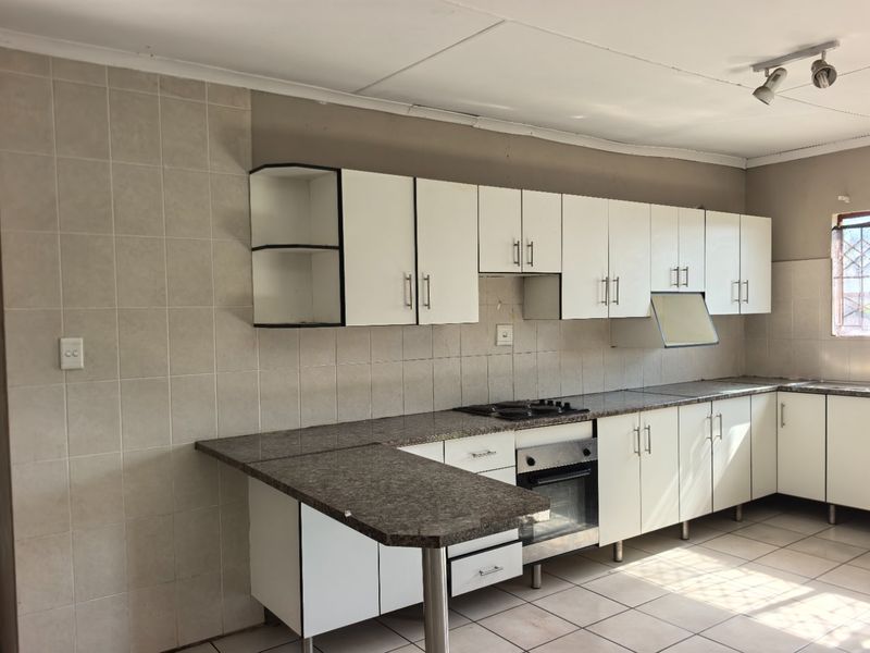 Well located Family Home - Great Value - Photo 5