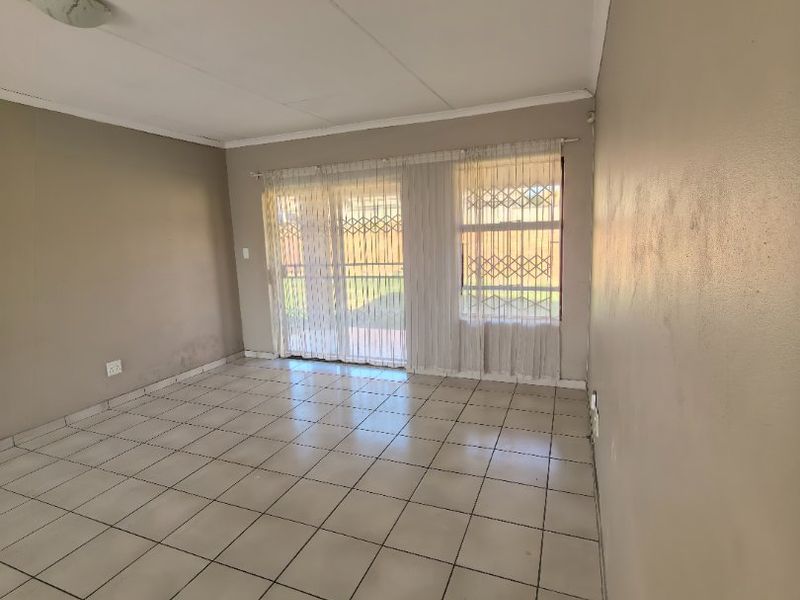 Well located Family Home - Great Value - Photo 9