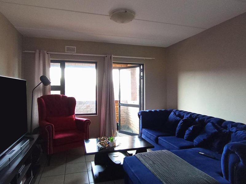 2 bedroom, 1 bathroom Apartment on the 1st FLOOR in La Montagne   - Photo 2