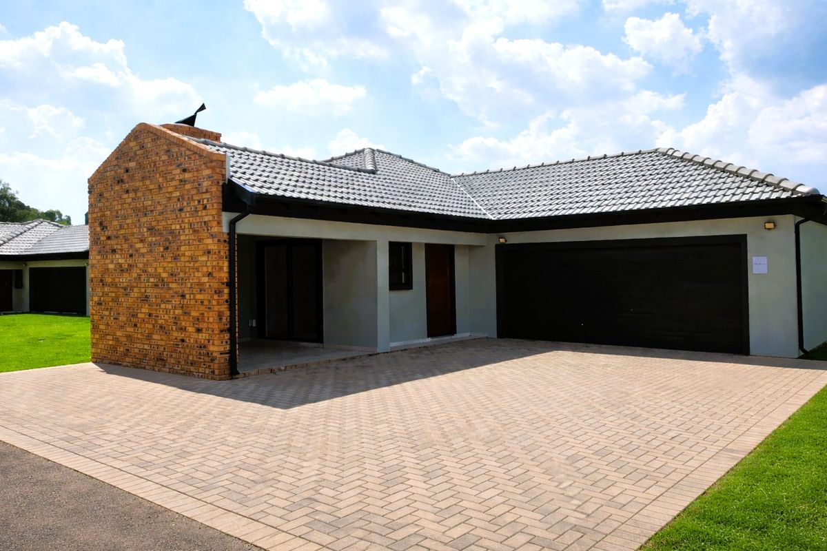 Brand-New 3 Bedroom 2 Bathroom Full Title Family Home for Sale in Rayton - Photo 2