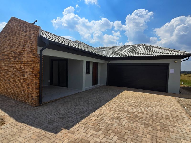 Brand-New 3 Bedroom 2 Bathroom Full Title Family Home for Sale in Rayton - Photo 10