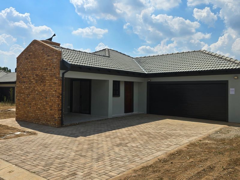 Brand-New 3 Bedroom 2 Bathroom Full Title Family Home for Sale in Rayton - Photo 9