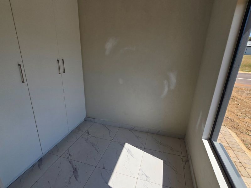 Brand-New 3 Bedroom 2 Bathroom Full Title Family Home for Sale in Rayton - Photo 8