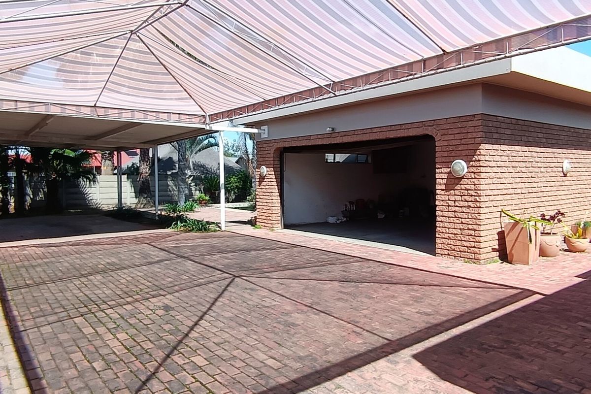 Three bedroom house for sale in SE2  - Photo 5