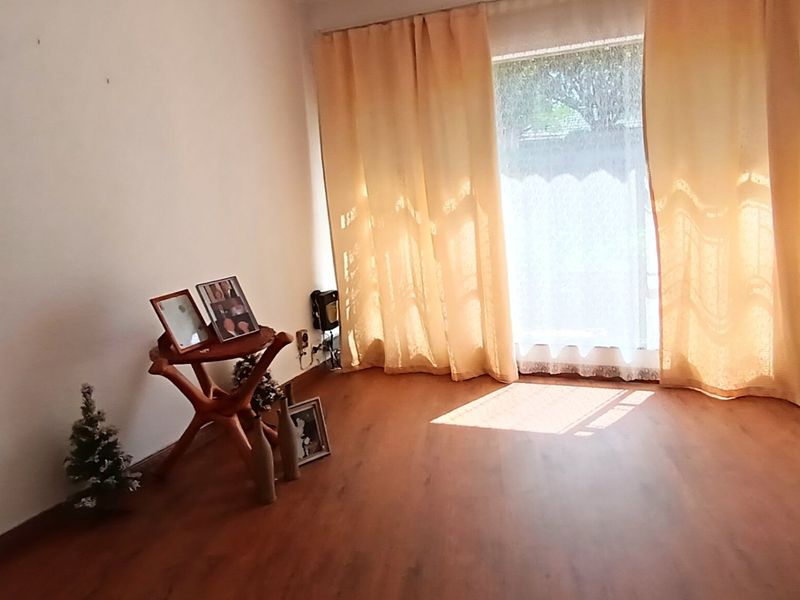 Three bedroom house for sale in SE2  - Photo 8