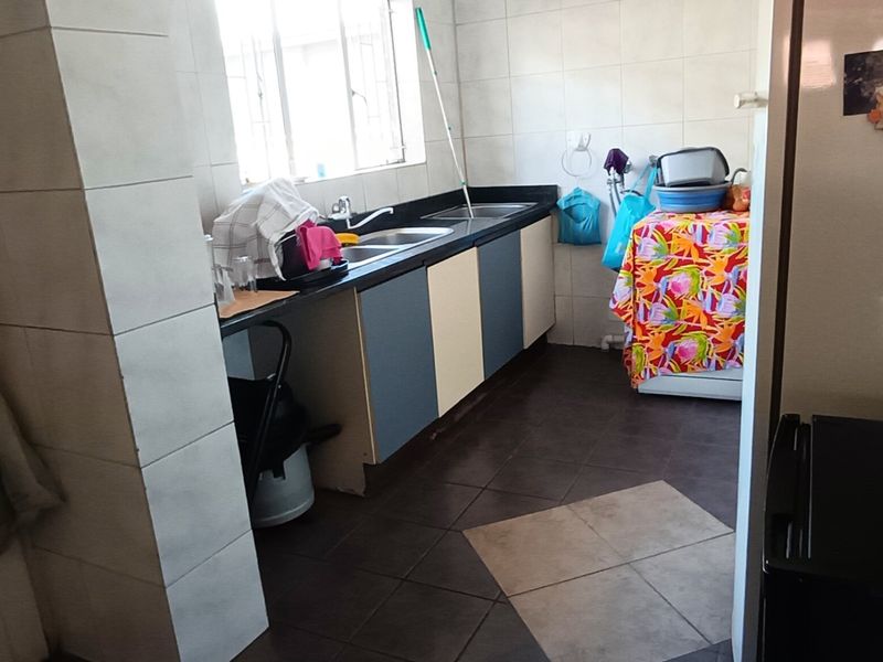 Three bedroom house for sale in SE2  - Photo 7