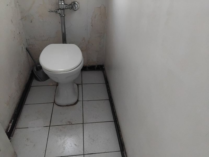 Spacious One & Half-Bedroom Apartment for Sale in Arcadia - Photo 4