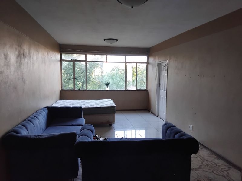 Spacious One & Half-Bedroom Apartment for Sale in Arcadia - Photo 7