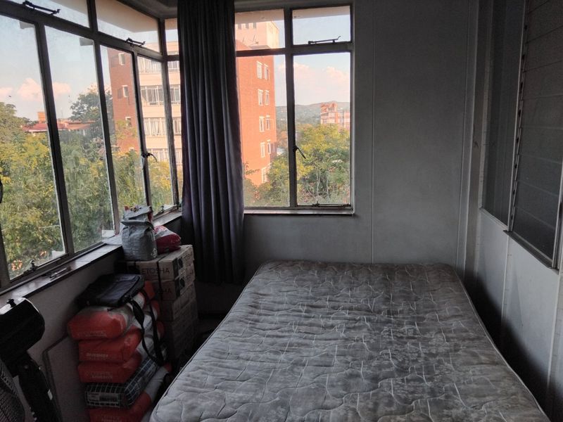 Spacious One & Half-Bedroom Apartment for Sale in Arcadia - Photo 9