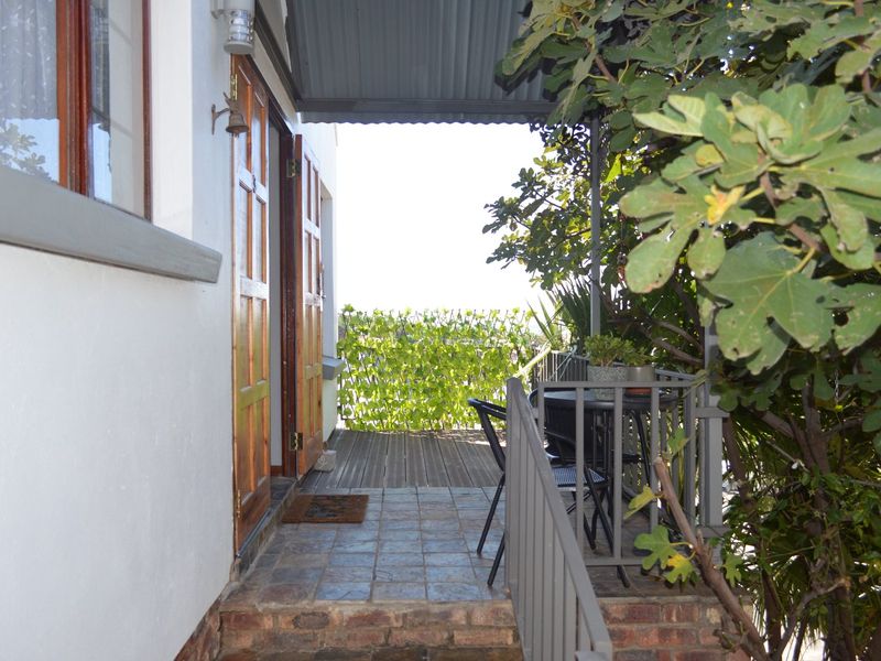 SOLE AND EXCLUSIVE MANDATE. Ultra-Modern Full Title Townhouse with Spectacular Views in Prestigious Wilkoppies - Photo 4