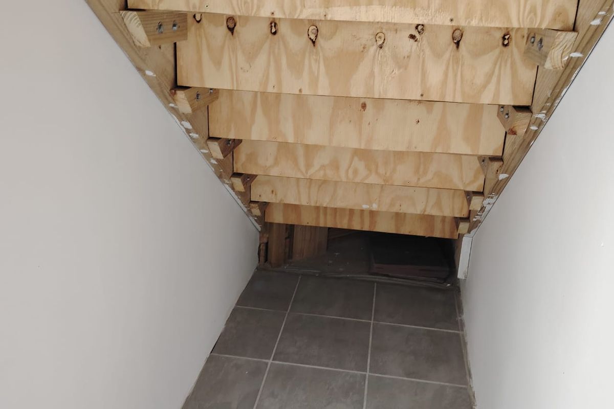 MODERN, READY-TO-MOVE-IN TOWNHOUSE IN MOSSEL BAY - Photo 4