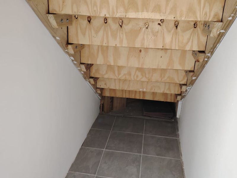 MODERN, READY-TO-MOVE-IN TOWNHOUSE IN MOSSEL BAY - Photo 4