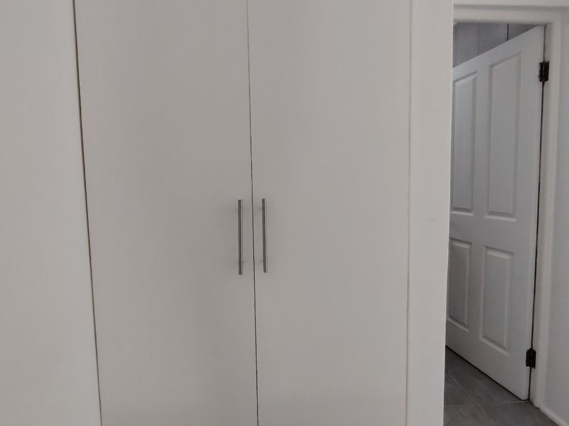 MODERN, READY-TO-MOVE-IN TOWNHOUSE IN MOSSEL BAY - Photo 7