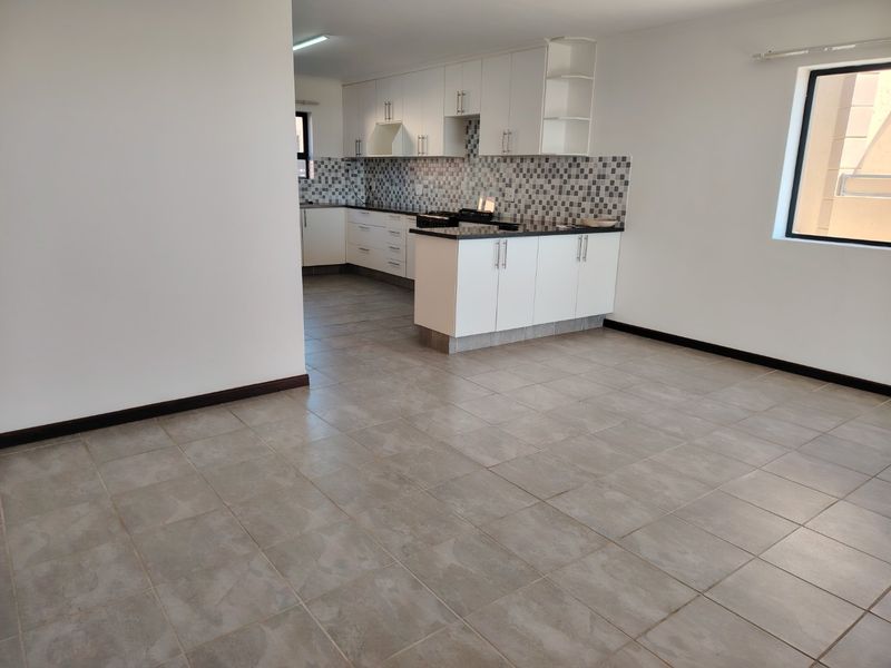 MODERN, READY-TO-MOVE-IN TOWNHOUSE IN MOSSEL BAY - Photo 2