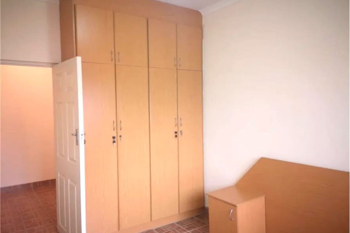 Spacious and Well Maintained Three Bed and Three Bath Double-Story Freestanding Home to Let- Mount vernon - Photo 5