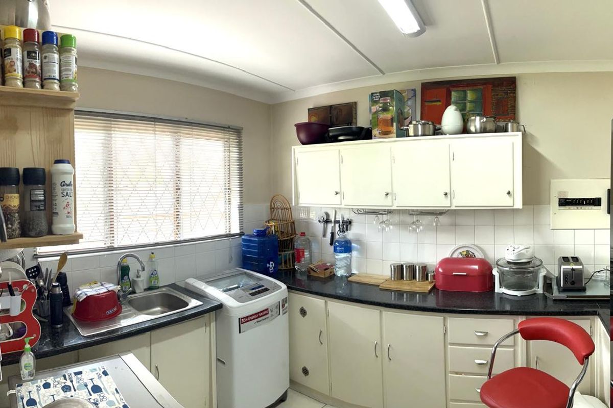 Two Bed Apartment to Let- Alexander road, Pietermaritzburg - Photo 2