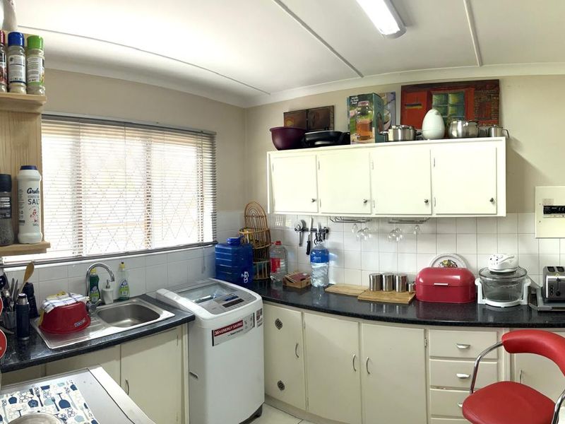 Two Bed Apartment to Let- Alexander road, Pietermaritzburg - Photo 2