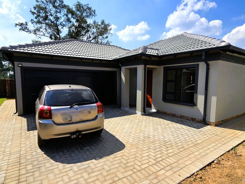 Stylish Family Home with Double Garage in Prime Heatherview, Akasia – Comfort, Space & Entertainment Combined! - Photo 3