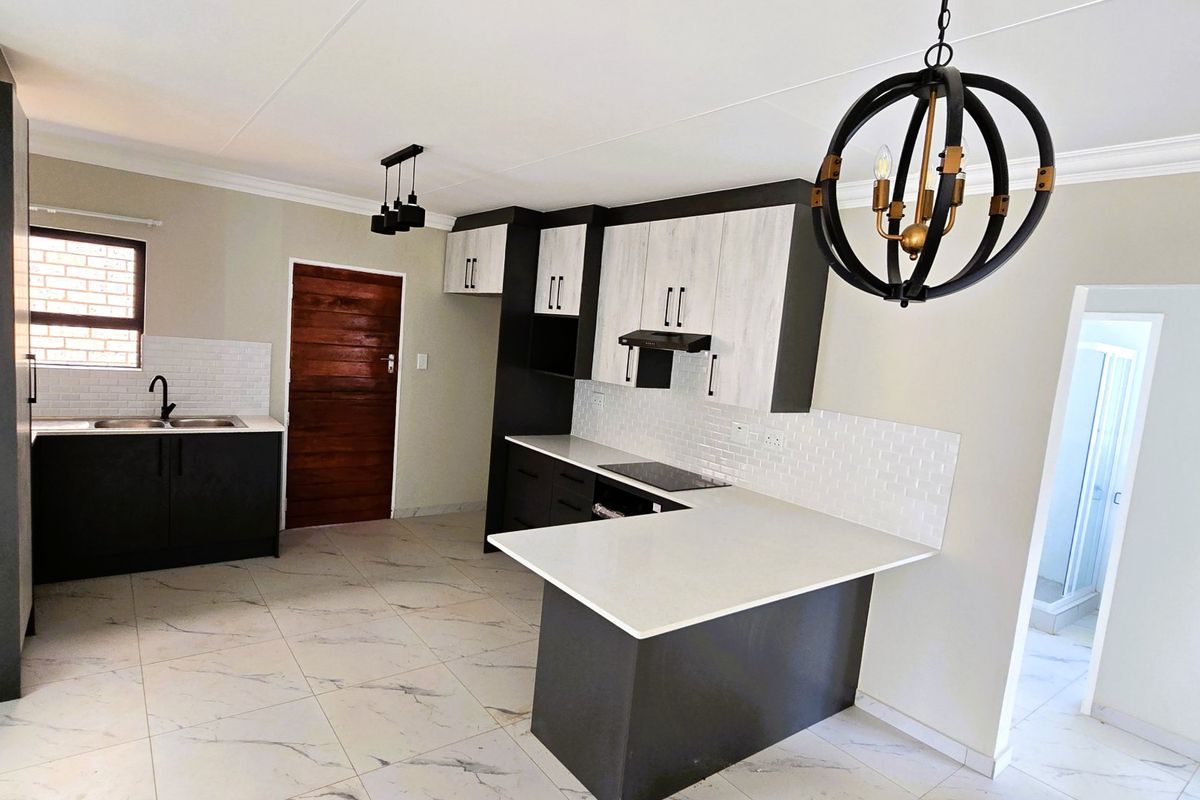 Stylish Family Home with Double Garage in Prime Heatherview, Akasia – Comfort, Space & Entertainment Combined! - Photo 2