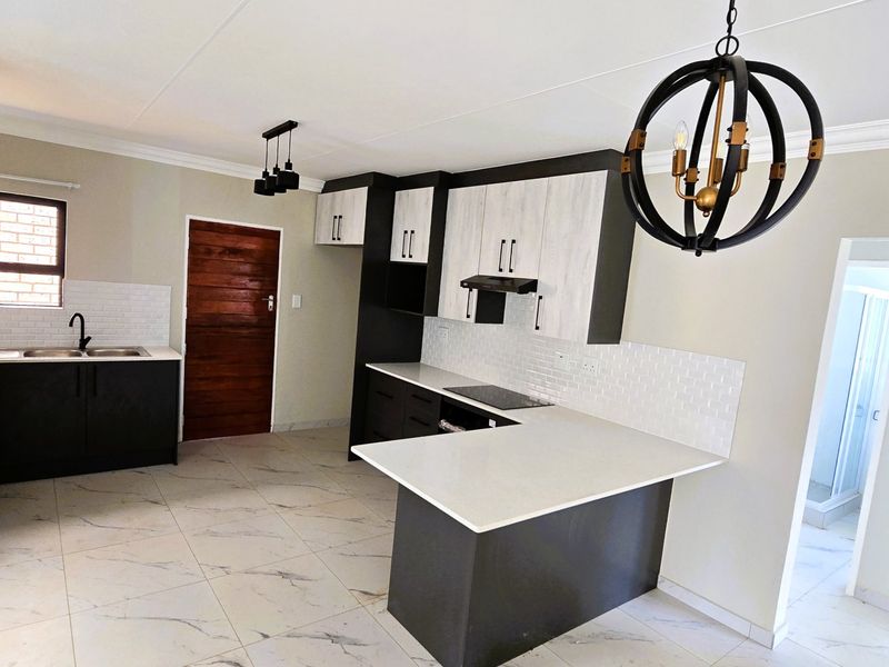 Stylish Family Home with Double Garage in Prime Heatherview, Akasia – Comfort, Space & Entertainment Combined! - Photo 2