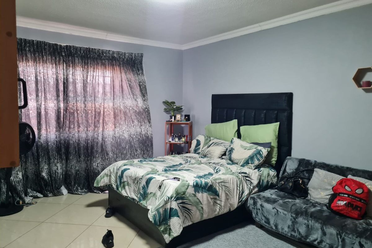 Well Sized Family Orientated Environment - Photo 3