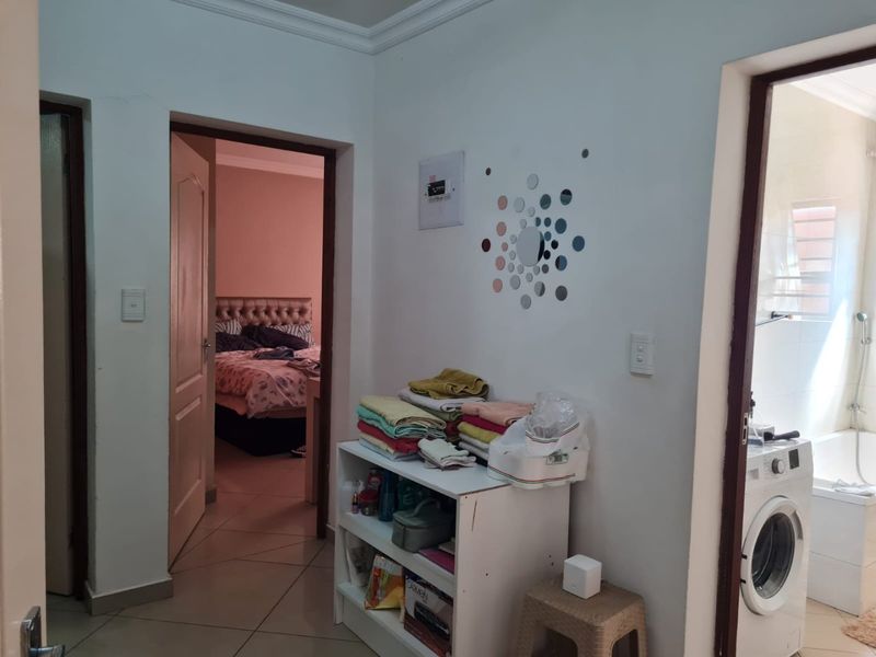 Well Sized Family Orientated Environment - Photo 6