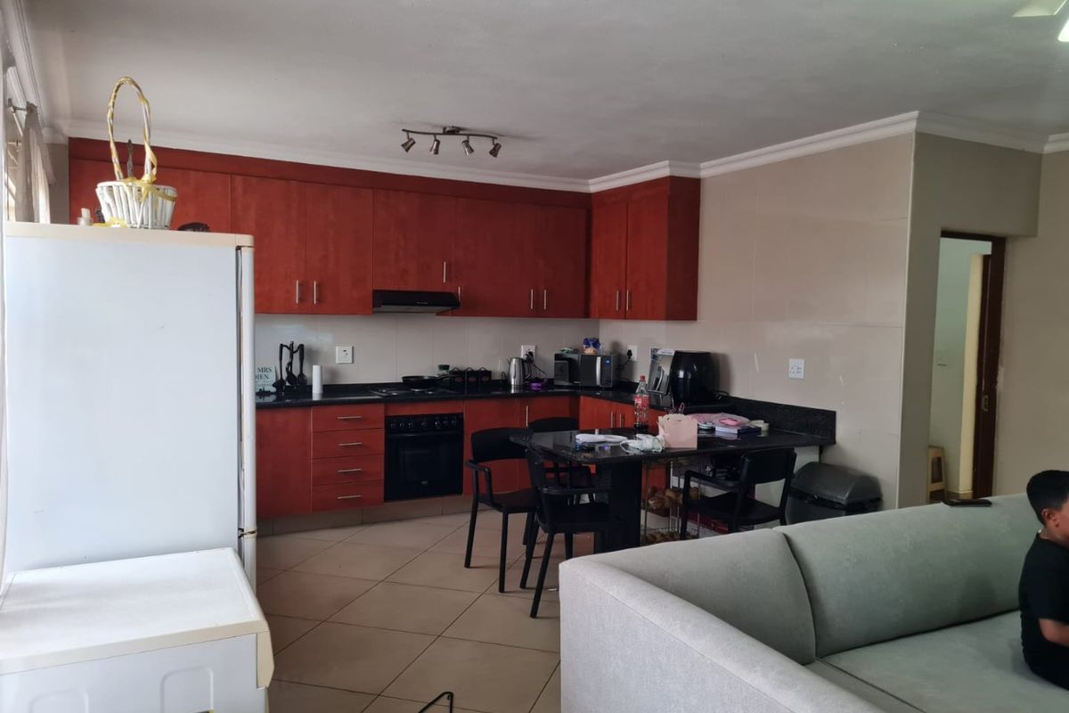 Well Sized Family Orientated Environment - Photo 4