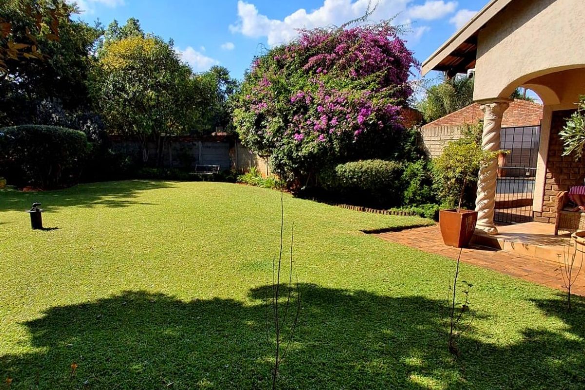 4 Bedroom House For Sale In Flamwood  - Photo 2