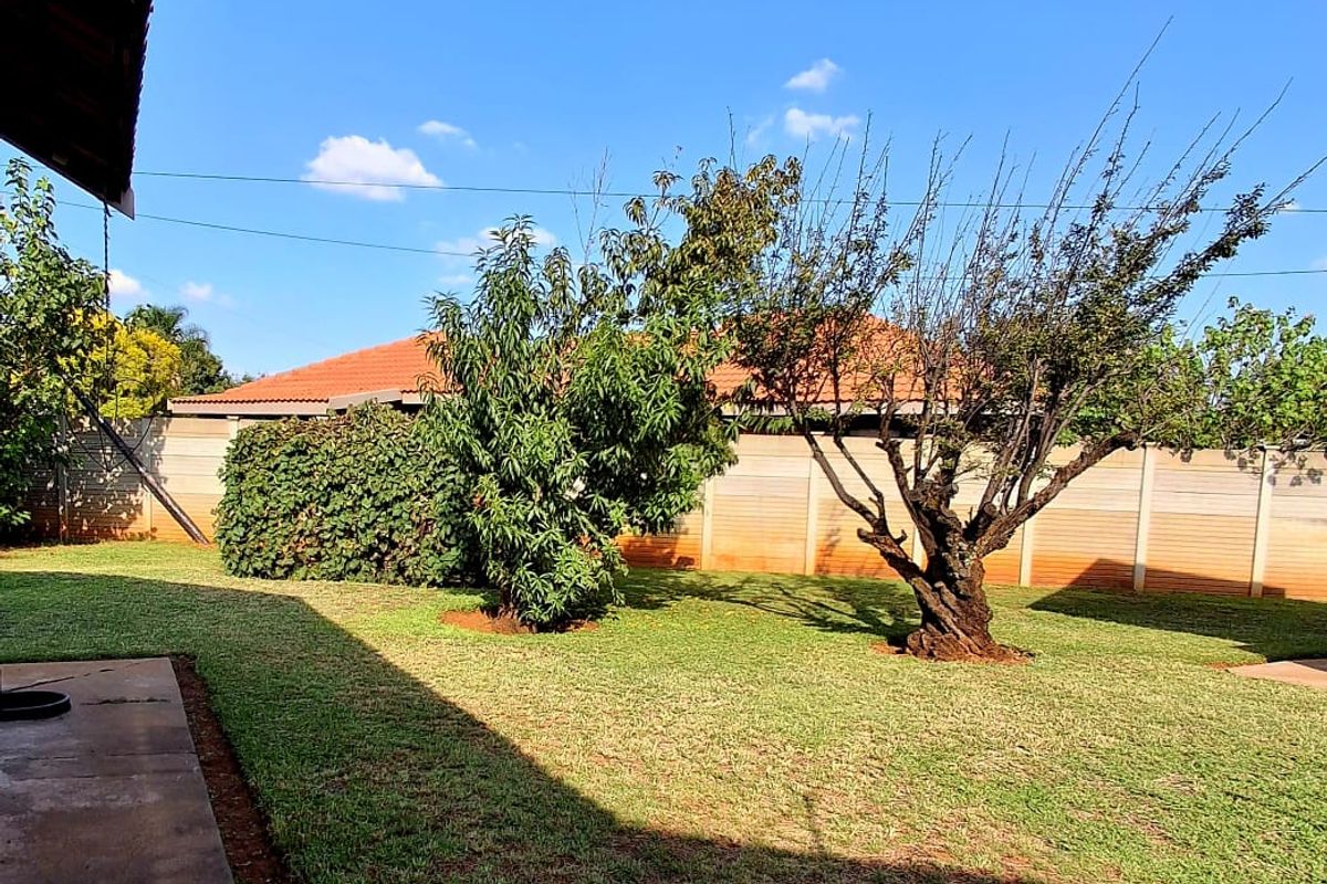 4 Bedroom House For Sale In Flamwood  - Photo 3