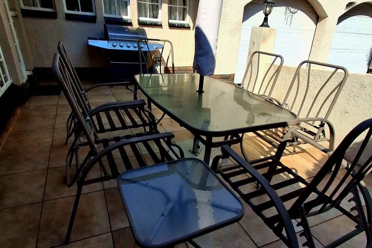 4 Bedroom House For Sale In Flamwood  - Photo 5