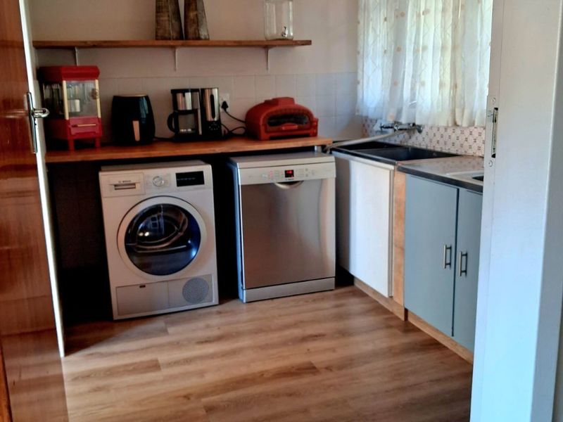 4 Bedroom House For Sale In Flamwood  - Photo 7