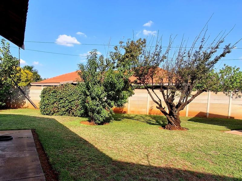 4 Bedroom House For Sale In Flamwood  - Photo 3