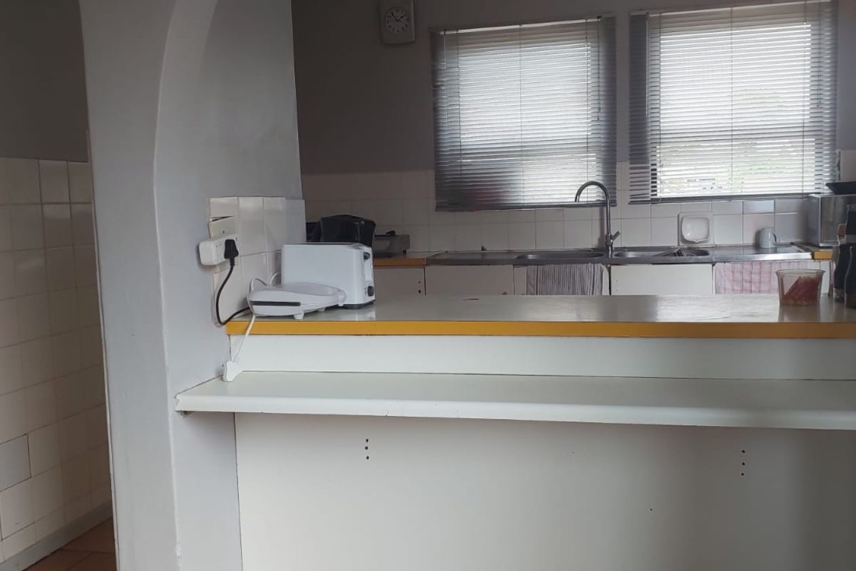 Charming Malabar home with open plan living - Photo 4