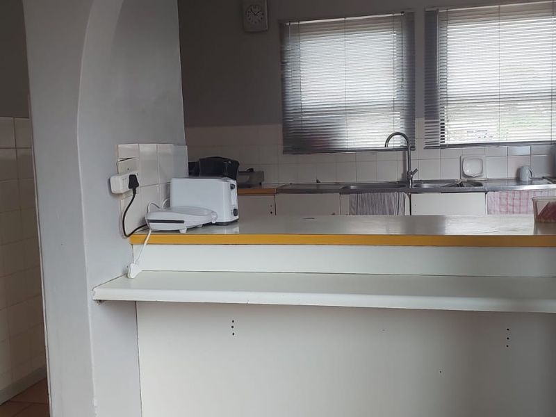 Charming Malabar home with open plan living - Photo 4