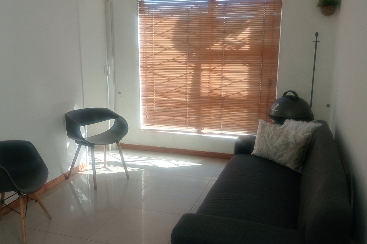 Modern & Neat- 3 Bedroom Apartment in Secure Complex in Ottery - Photo 4