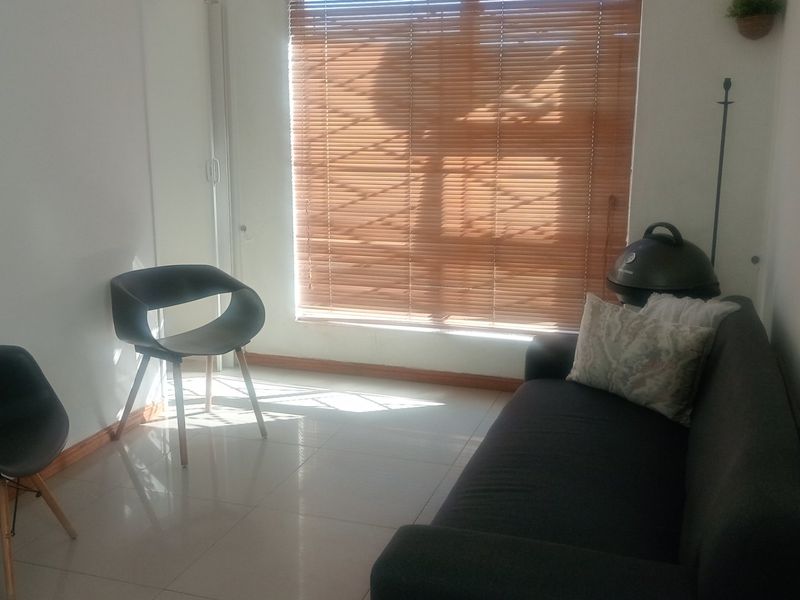 Modern & Neat- 3 Bedroom Apartment in Secure Complex in Ottery - Photo 4