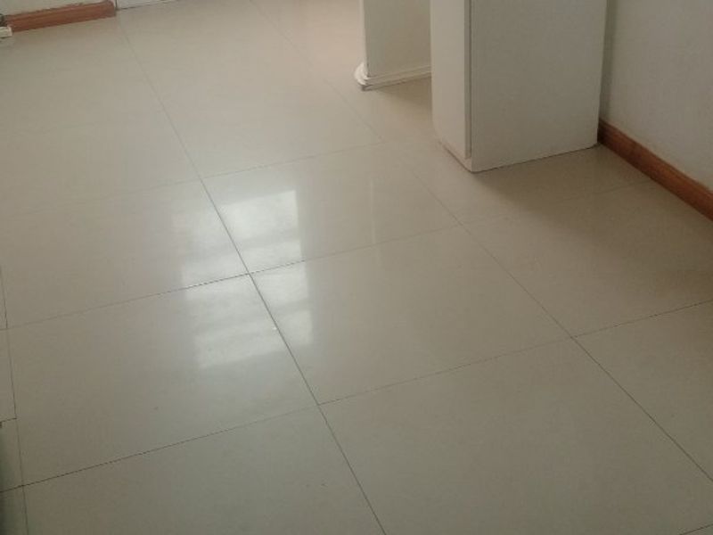 Modern & Neat- 3 Bedroom Apartment in Secure Complex in Ottery - Photo 5