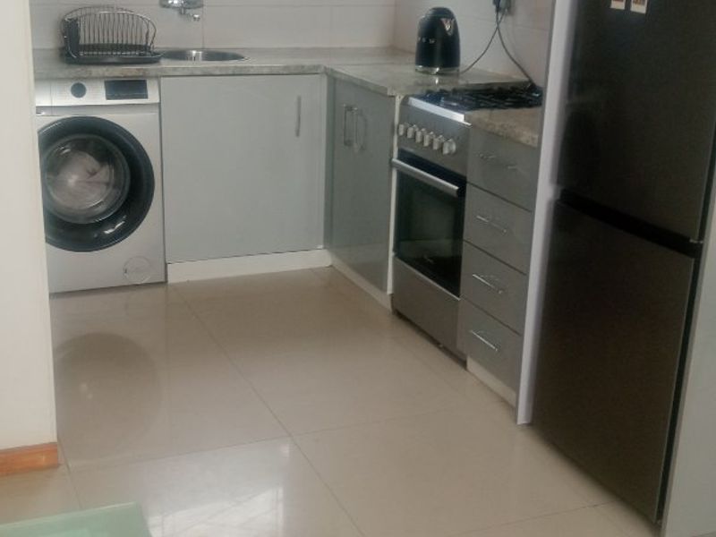 Modern & Neat- 3 Bedroom Apartment in Secure Complex in Ottery - Photo 10