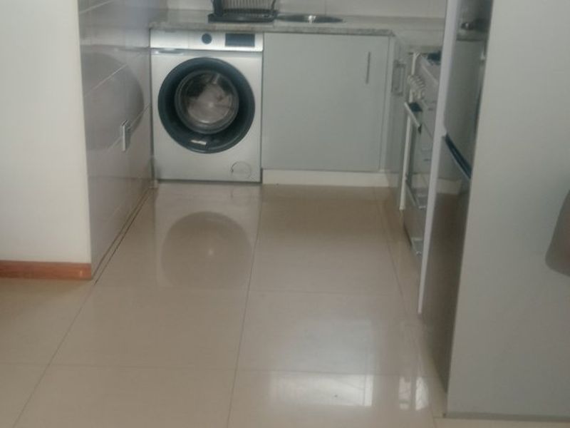 Modern & Neat- 3 Bedroom Apartment in Secure Complex in Ottery - Photo 9