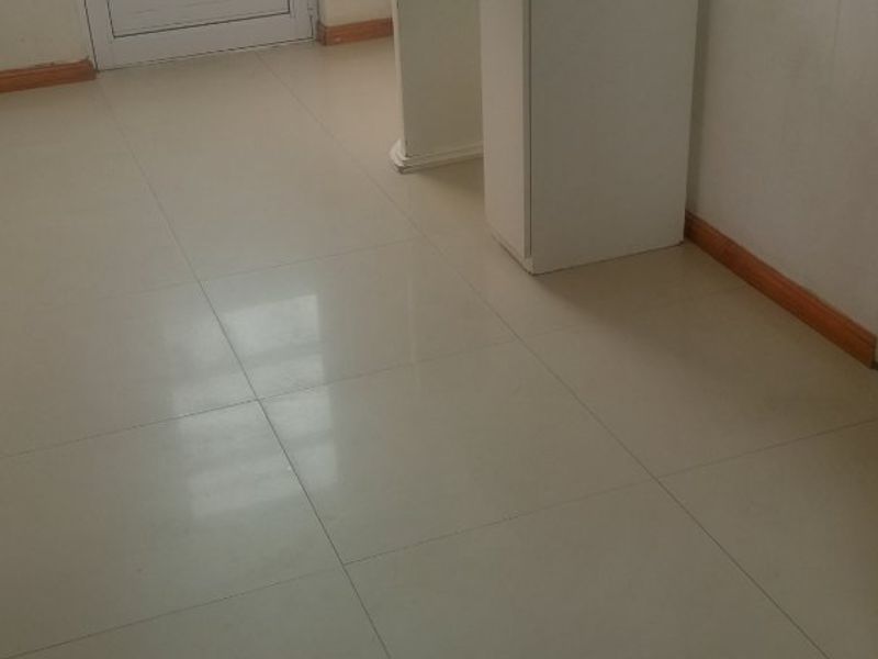 Modern & Neat- 3 Bedroom Apartment in Secure Complex in Ottery - Photo 7