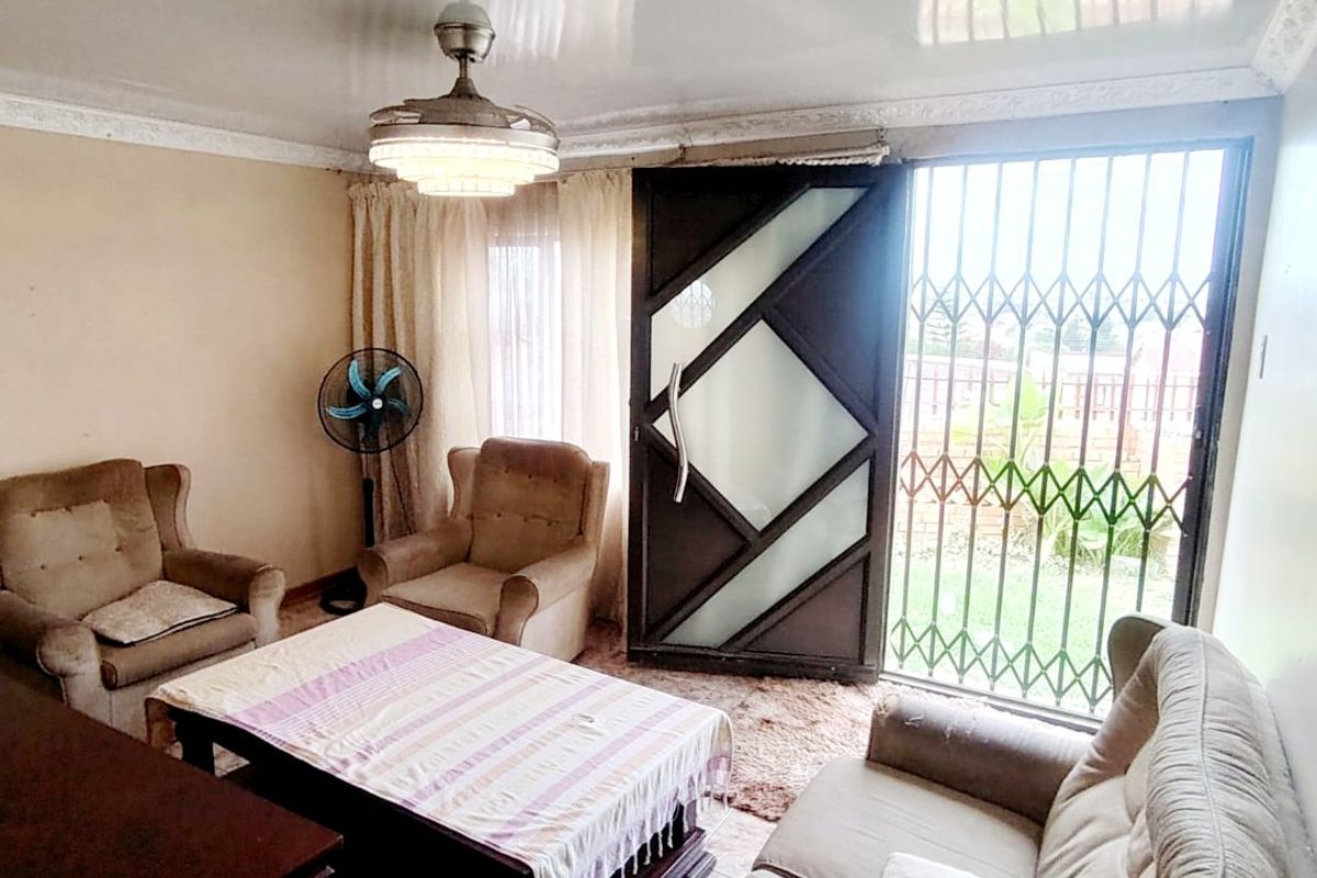 4 bedroom house for sale Mdantsane NU12 - Photo 5